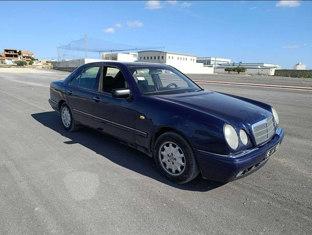 Marcedes classe e 220 cdi (4far)