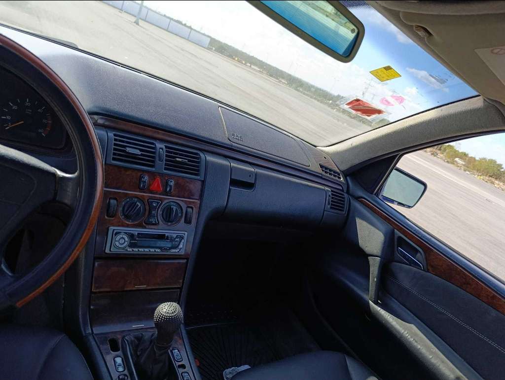 Marcedes classe e 220 cdi (4far)
