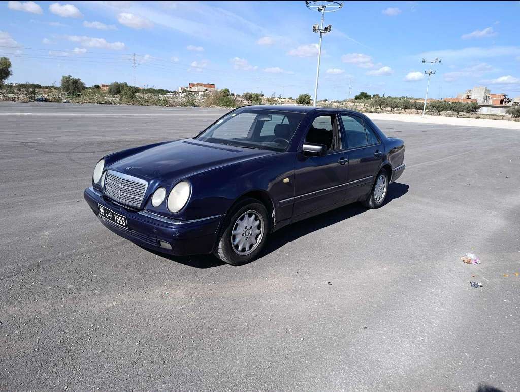 Marcedes classe e 220 cdi (4far)