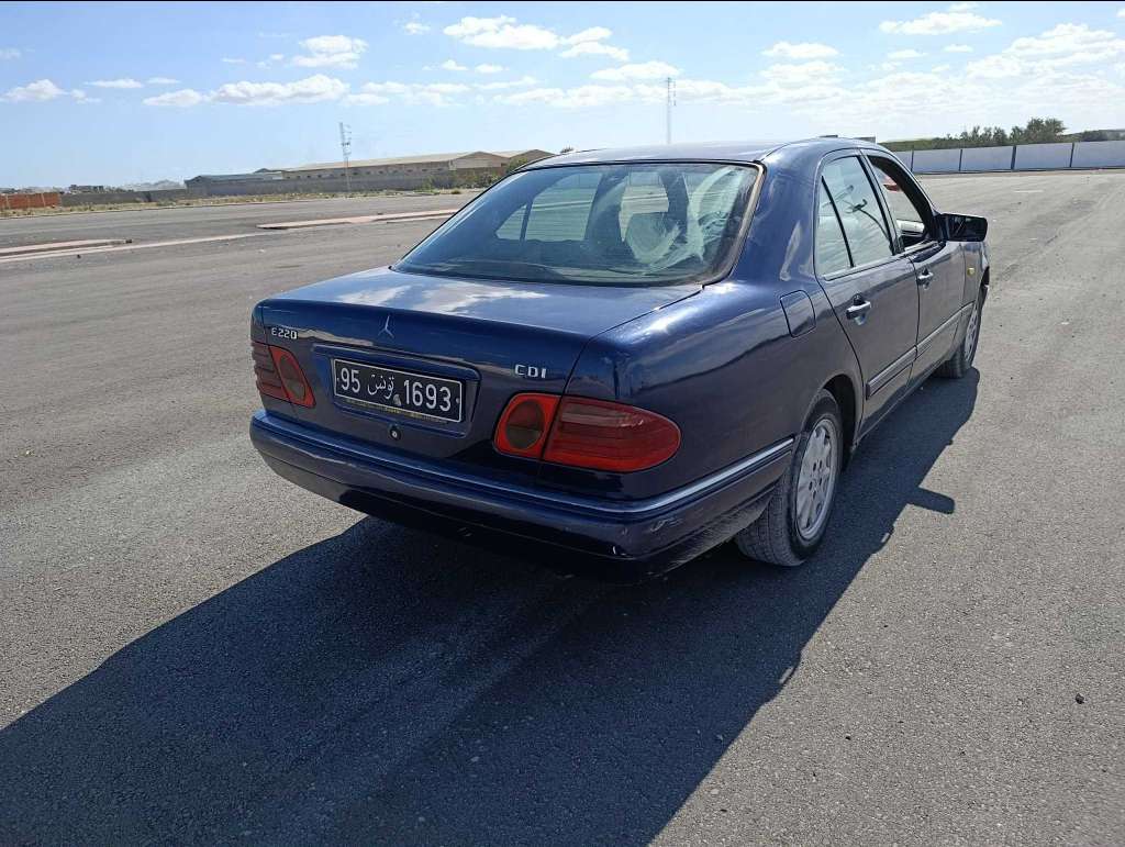 Marcedes classe e 220 cdi (4far)