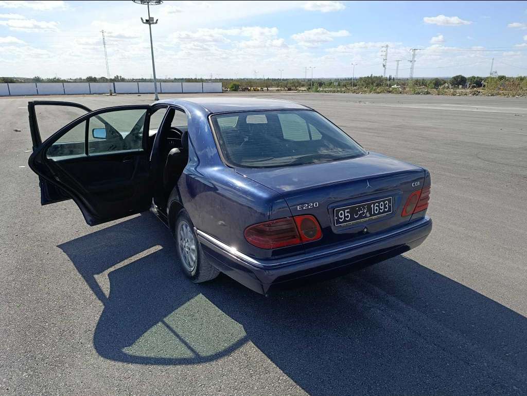 Marcedes classe e 220 cdi (4far)