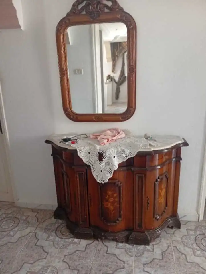 Chambre à couché, salon, table à mangé