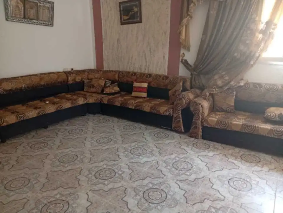 Chambre à couché, salon, table à mangé