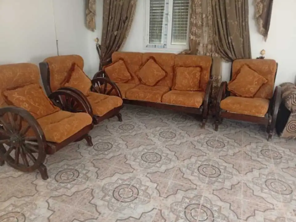 Chambre à couché, salon, table à mangé