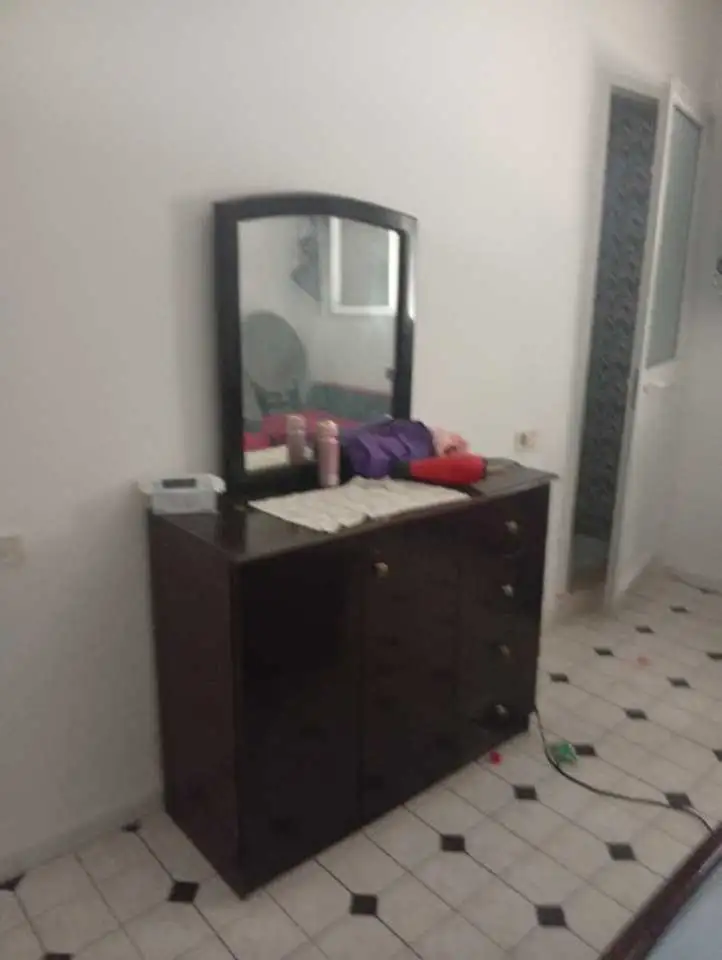 Chambre à couché, salon, table à mangé