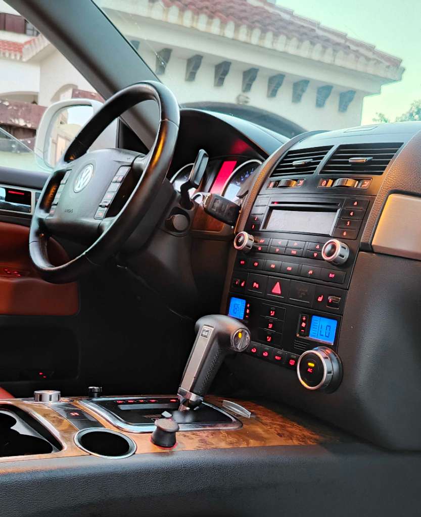 đ Volkswagen Touareg 2.5 L R5 TDI â 4*4