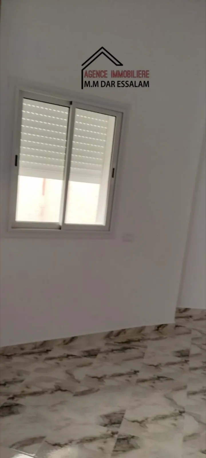 maison avec un garage près de toutes commodités