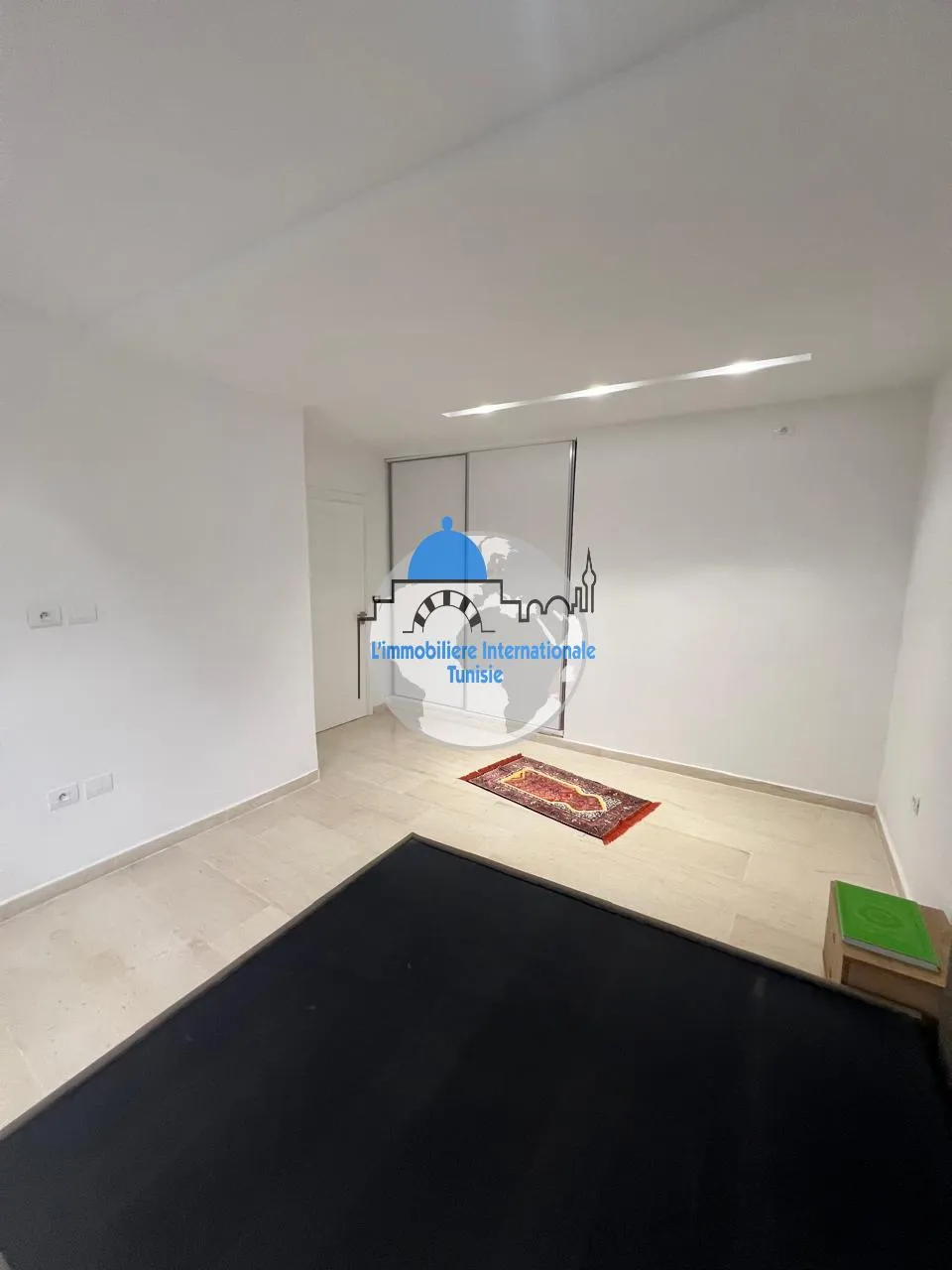 à louer étage de villa en S+2 au 2 émé étage à khzema