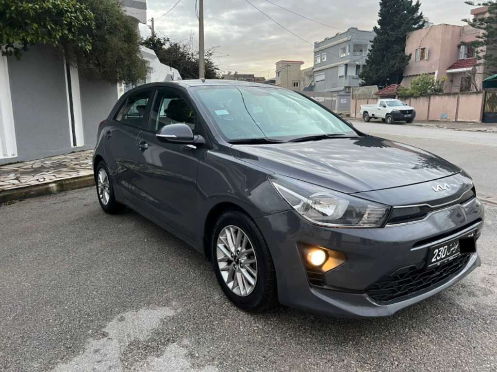 KIA RIO COUPÉ PREMIÈRE MAIN EN EXCELLENT ÉTAT 