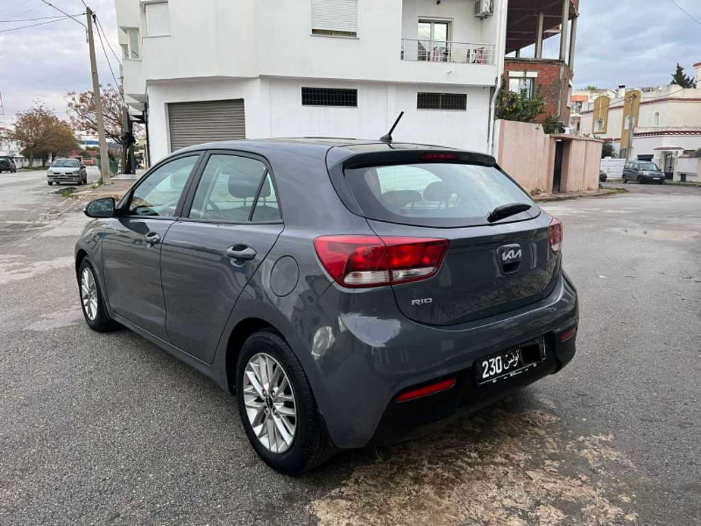 KIA RIO COUPÉ PREMIÈRE MAIN EN EXCELLENT ÉTAT 