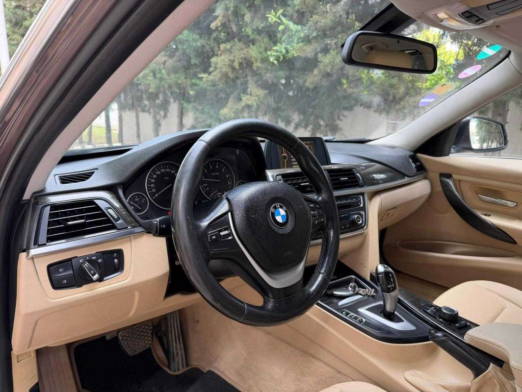  Bmw 3.16i essence boite auto 🚘
                        🔁 on accepte l échange des voitures