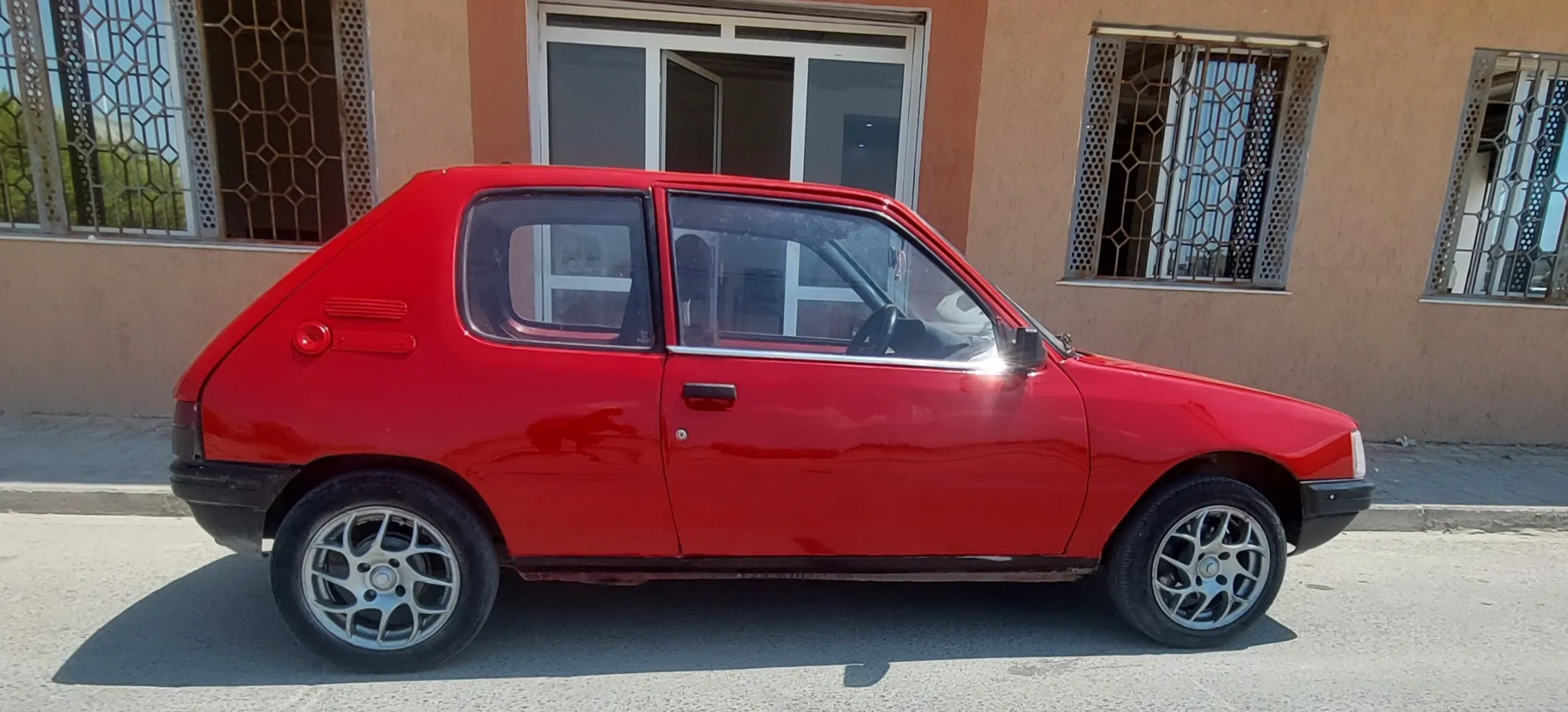 A vendre 205 junior 4 ch essence 
