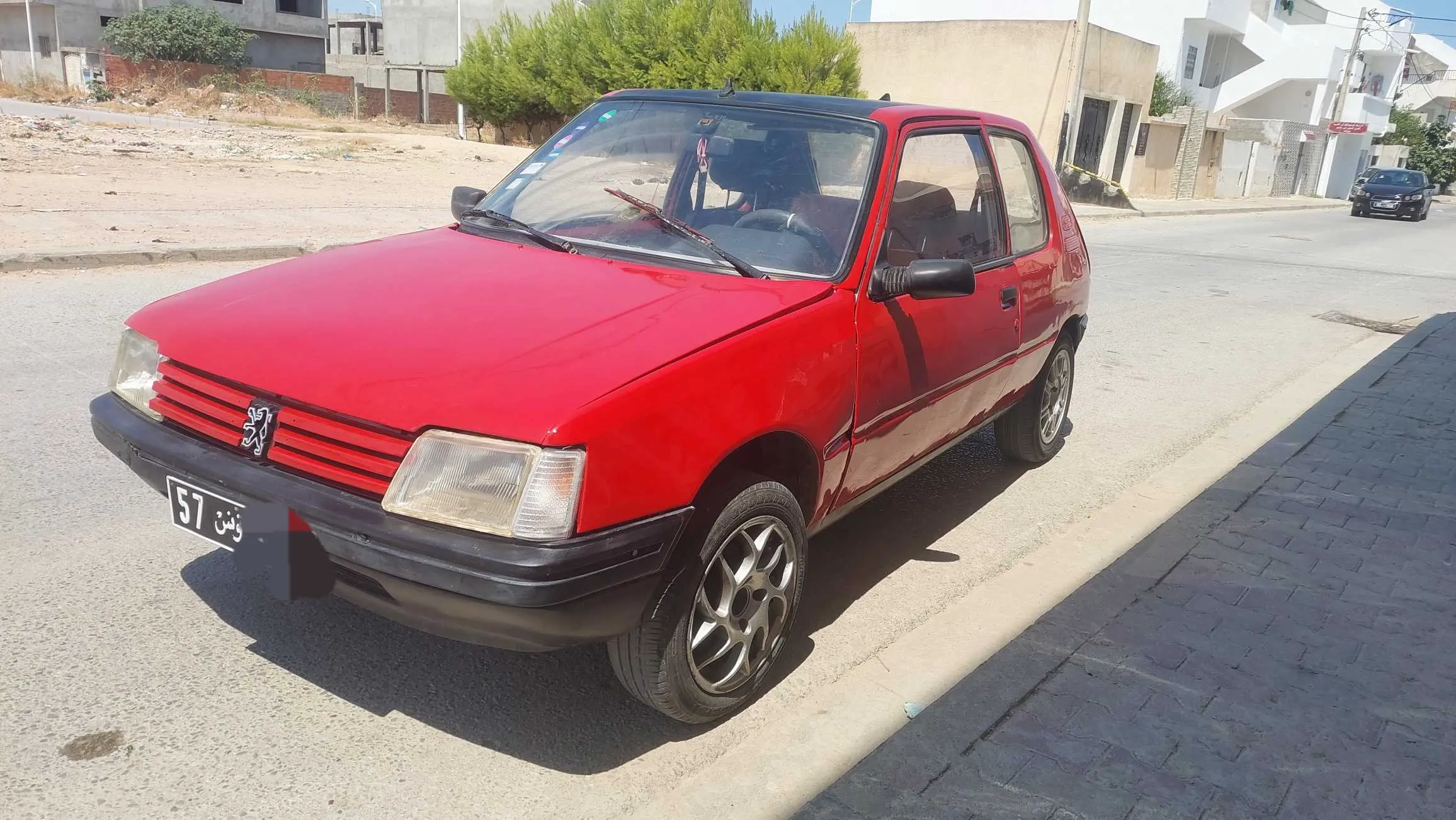 A vendre 205 junior 4 ch essence 