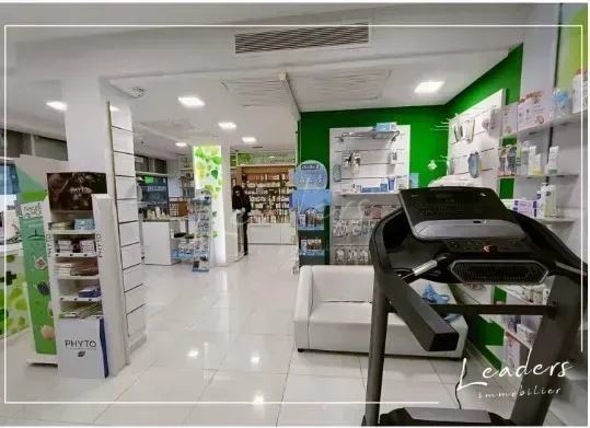 🟢 À VENDRE – Local commercial à Lac 2 📍 Emplacement stratégique – 📐 Superficie : 82 m²