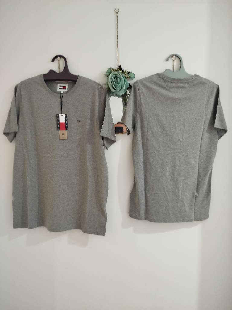 Pull tommy original importé de suisse