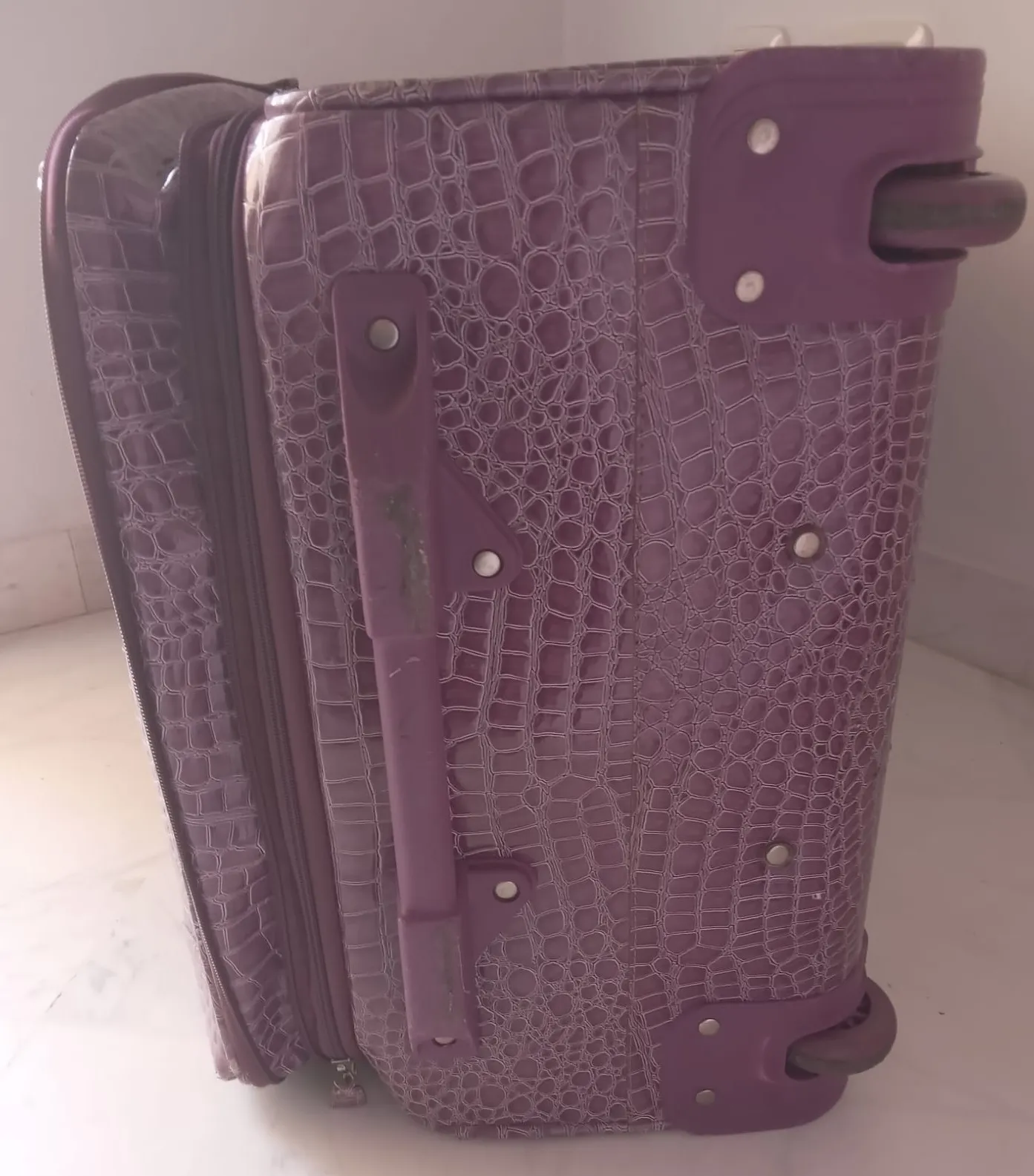A Monastir, Valise importée-l’Angleterre, marque MODS d’occasion en bon état, XL 35 kg