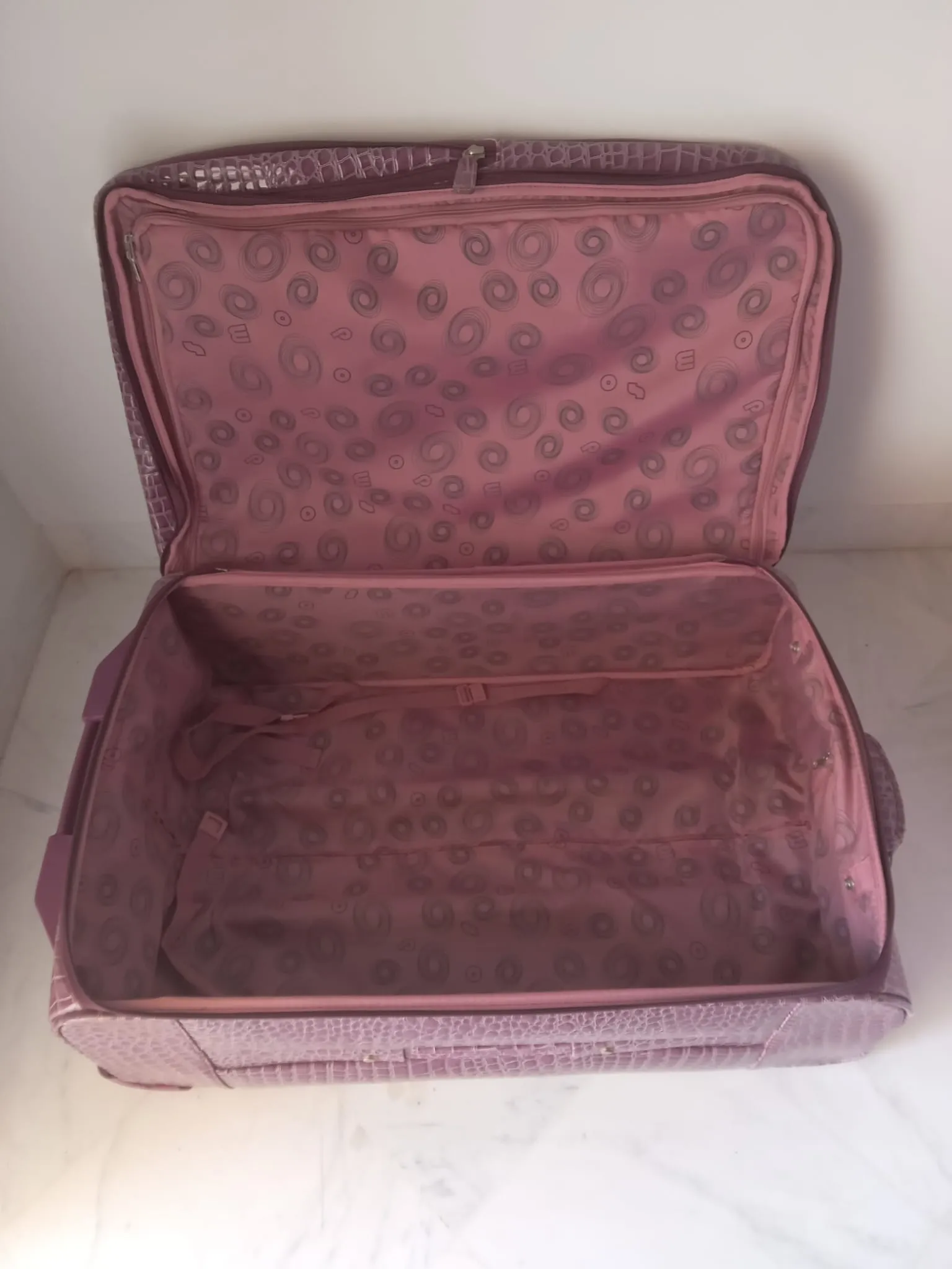 A Monastir, Valise importée-l’Angleterre, marque MODS d’occasion en bon état, XL 35 kg