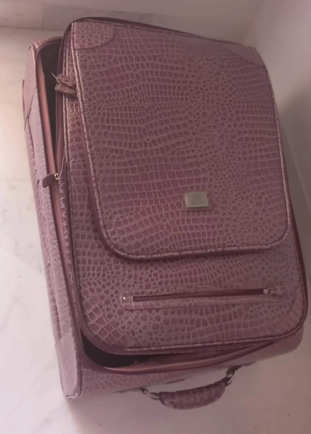 A Monastir, Valise importée-l’Angleterre, marque MODS d’occasion en bon état, XL 35 kg