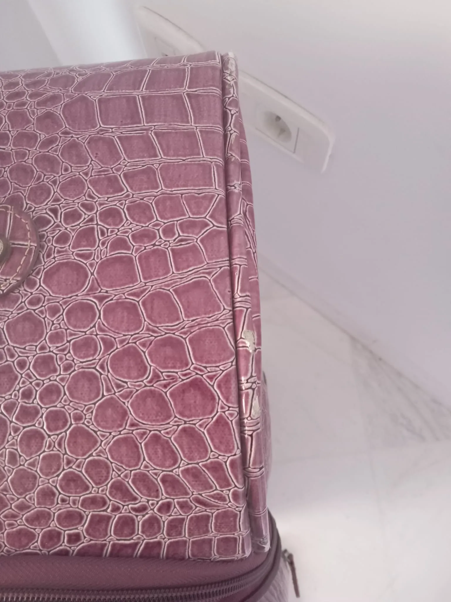 A Monastir, Valise importée-l’Angleterre, marque MODS d’occasion en bon état, XL 35 kg