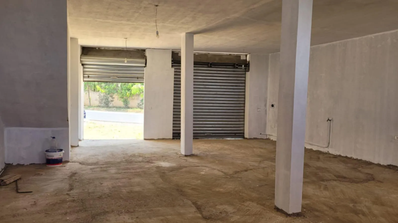 AV 2 garages sur la route à hammamet sud 99202001