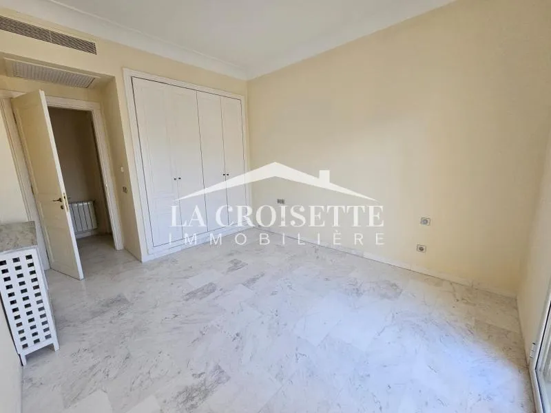 Penthouse s4 avec piscine au Lac2 ZPL0005