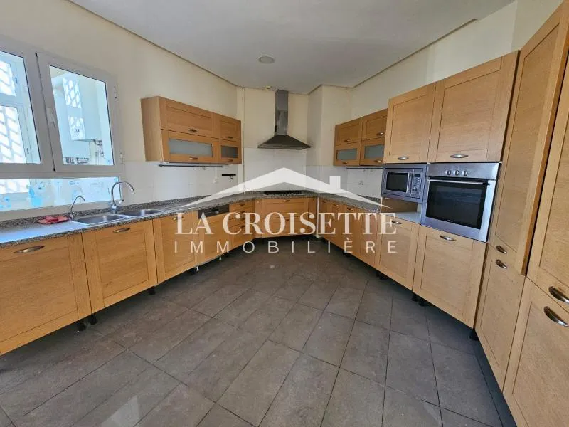 Penthouse s4 avec piscine au Lac2 ZPL0005