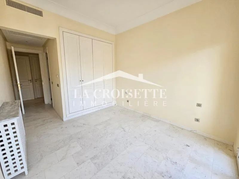 Penthouse s4 avec piscine au Lac2 ZPL0005