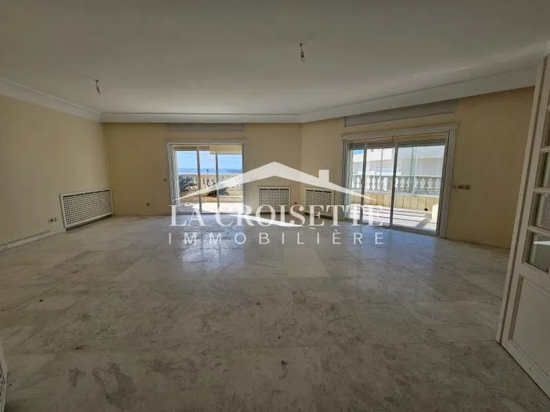 Penthouse s4 avec piscine au Lac2 ZPL0005