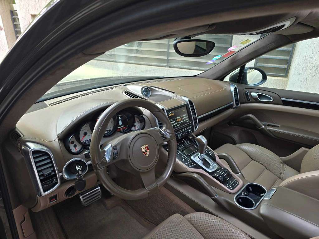 🚘  PORSCHE CAYENNE GTS2012 V8 ESSENCE🚘
          🔁 on accepte l échange des voitures
              