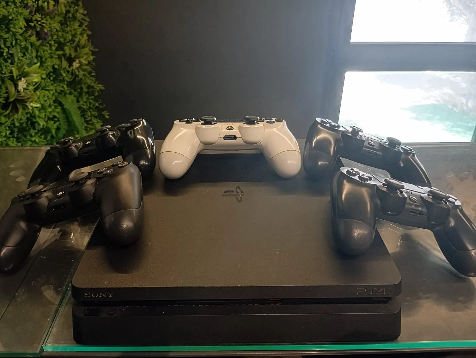 PS4 slim avec 5 manette 