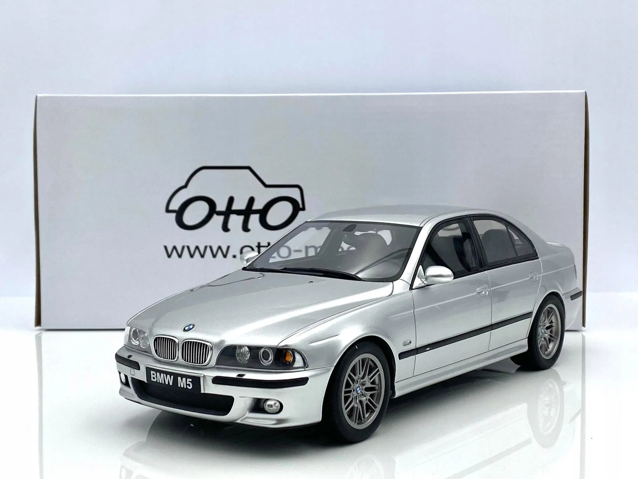 miniature bmw m5 e39 1/18 ottomobile