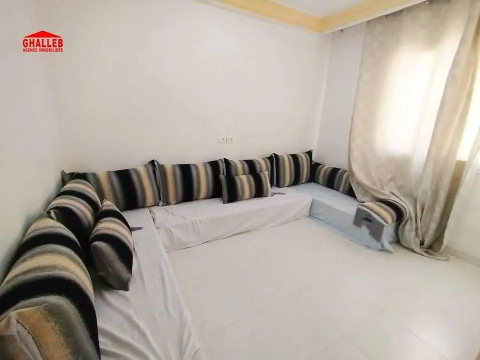 دار نظيفة و مستقلة فيها ثلاثة بيوت و صالة و معاها زوز كراجات على كياس