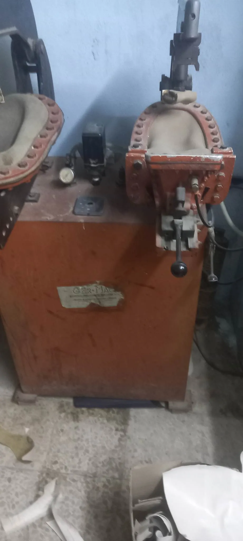 Atelier maroquinerie / chaussure complet à vendre – machines professionnelles (ATOM, PFAFF)