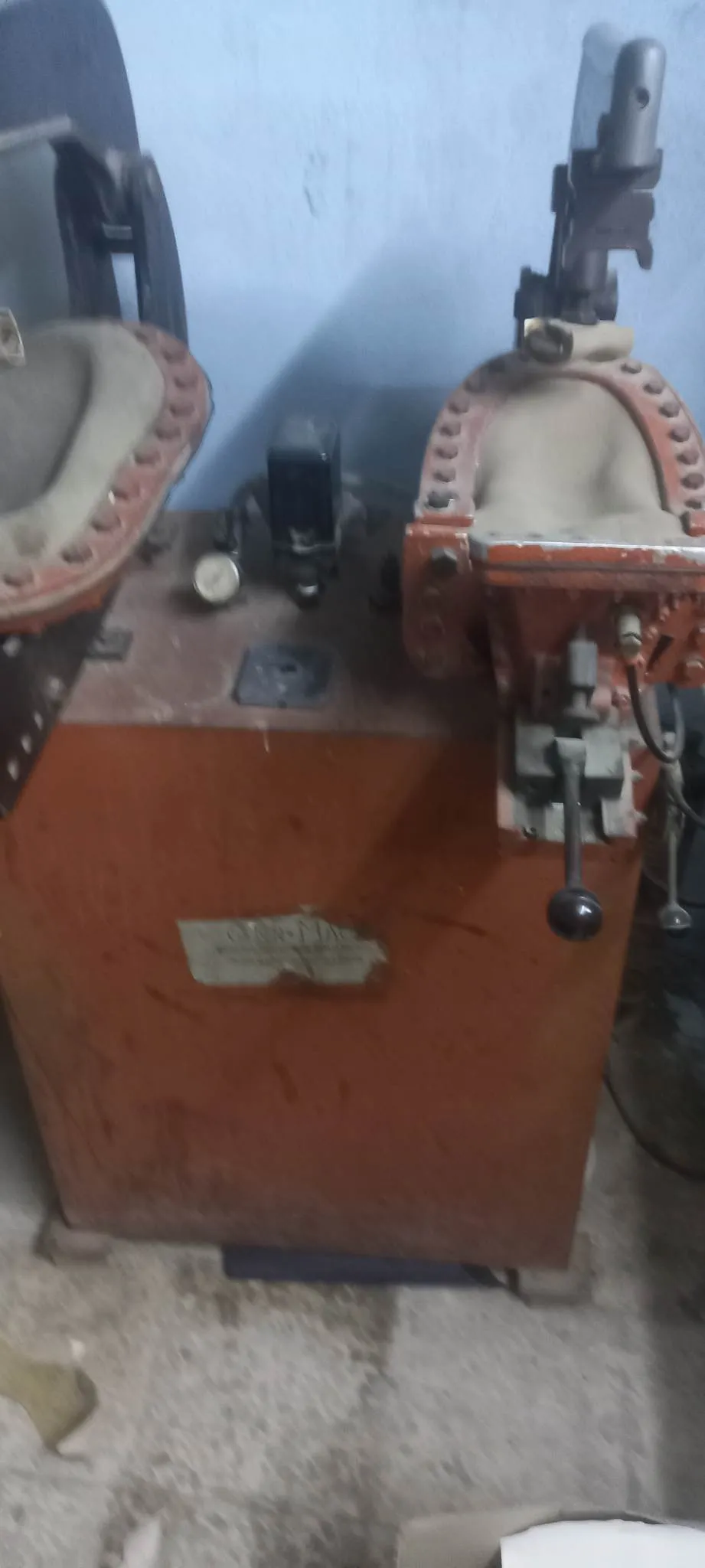 Atelier maroquinerie / chaussure complet à vendre – machines professionnelles (ATOM, PFAFF)