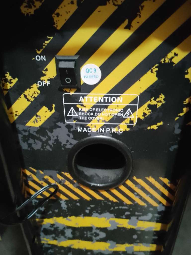 Baffle Aux et usb Italie