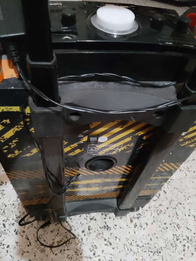 Baffle Aux et usb Italie