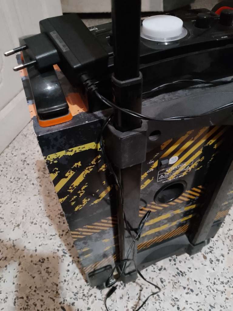 Baffle Aux et usb Italie