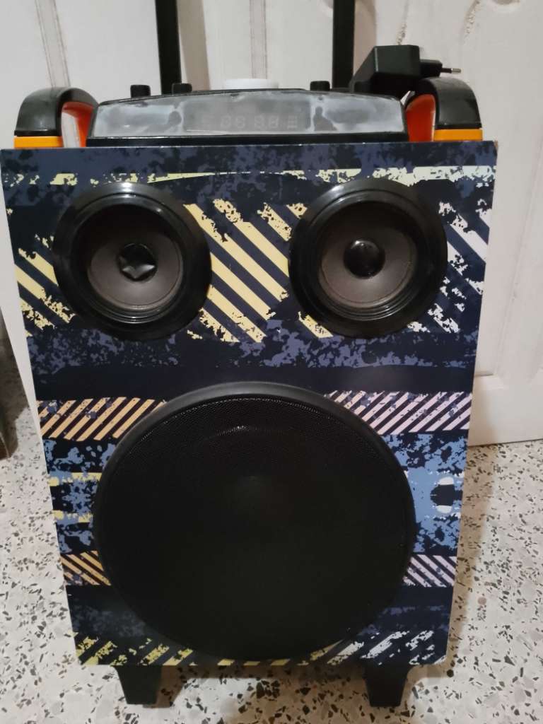 Baffle Aux et usb Italie