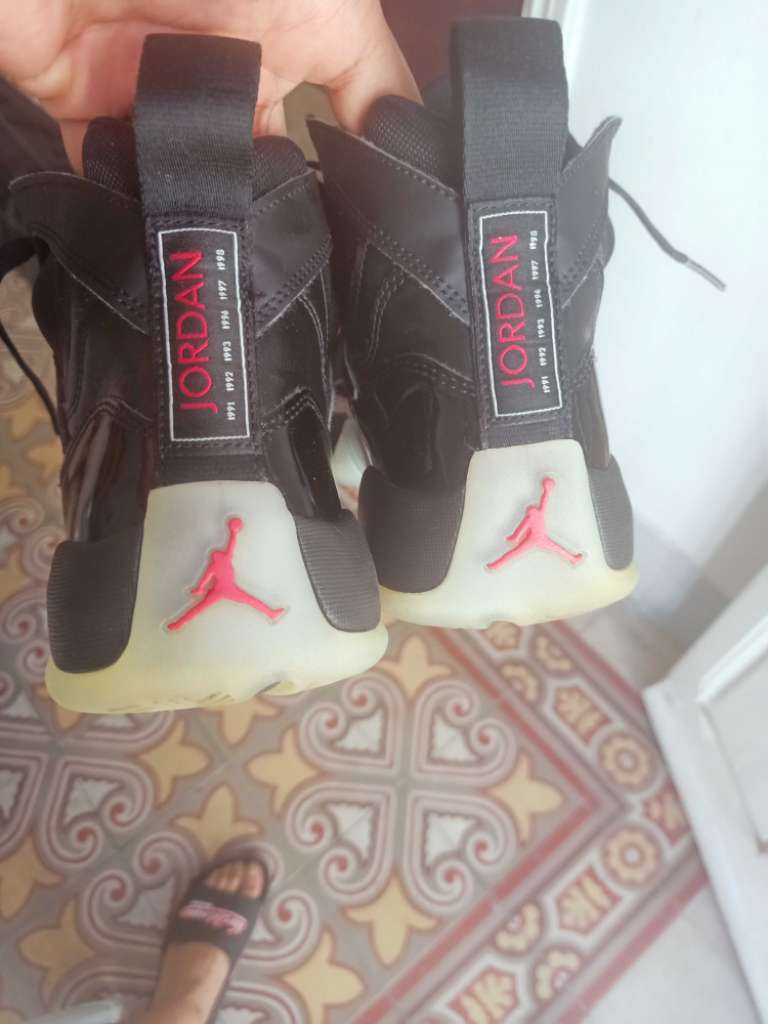 Basket Jordan pointure 43 comme neuf 