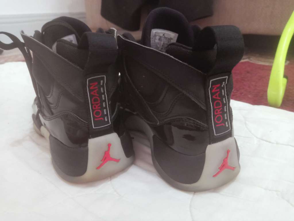 Basket Jordan pointure 43 comme neuf 