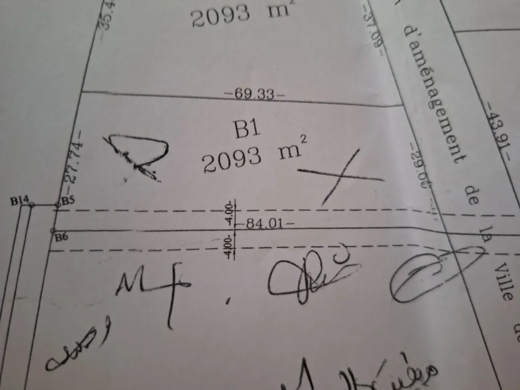 À Vendre : Terrain 2093 m² à Fouchena – Cité El Hidhab, emplacement stratégique, prix 350 DT/m²