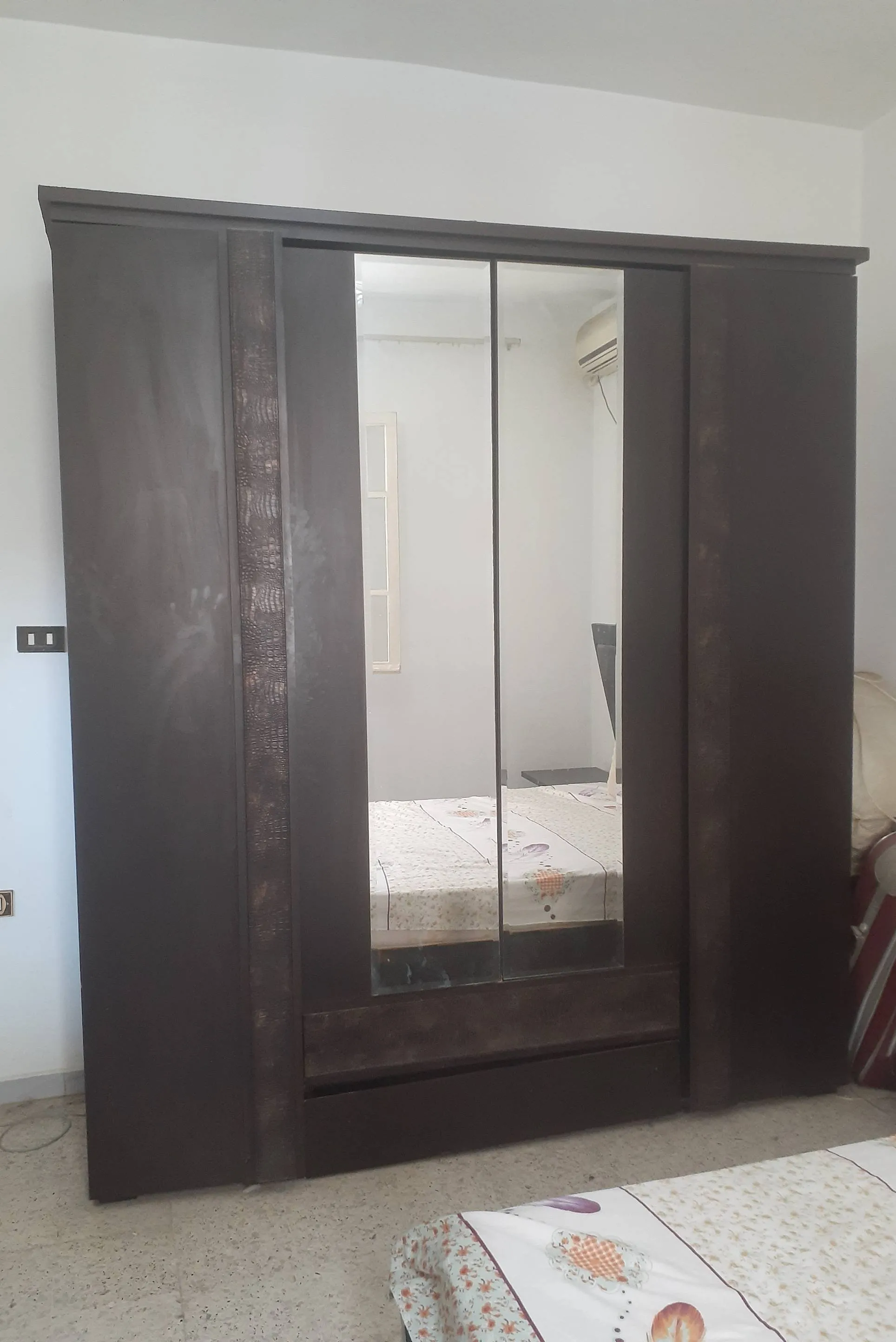 Chambre à coucher et Argentière en verre