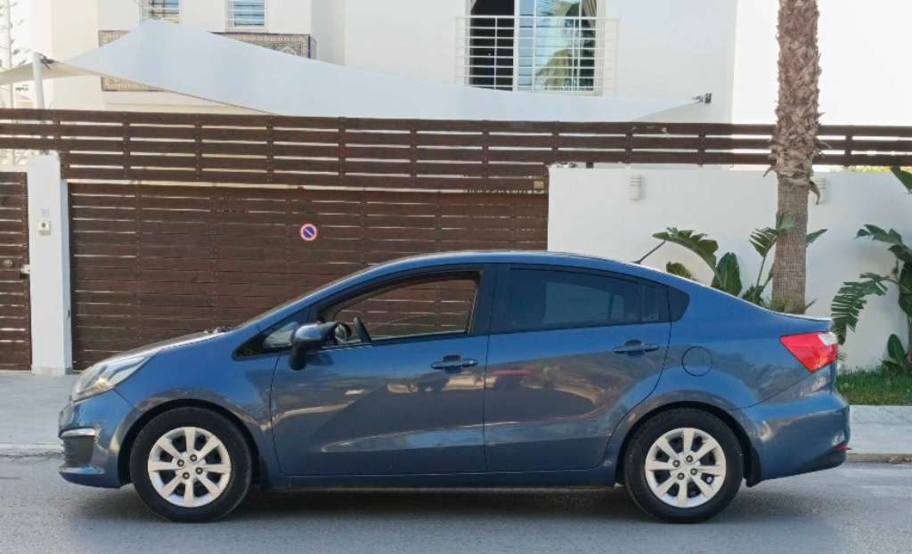 🚘 KIA RIO