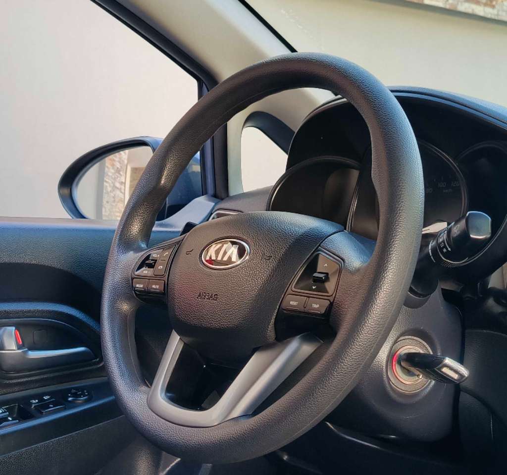 🚘 KIA RIO