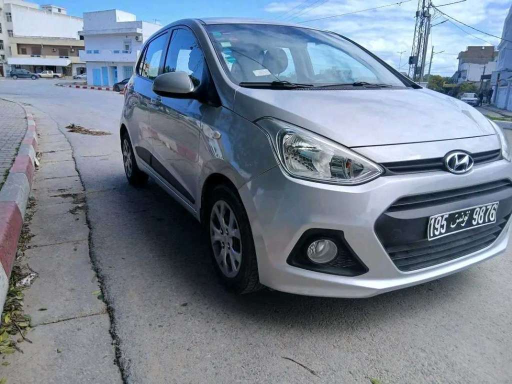 HYANDAI GRAND I 10 PREMIÈRE MAIN EN EXCELLENT ÉTAT 