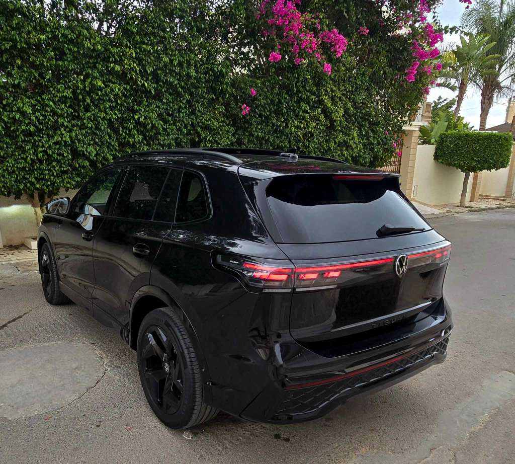 🚘 Volkswagen Tiguan R Line 2024 40.000km 🚘
          🔁 on accepte l échange des voitures
      