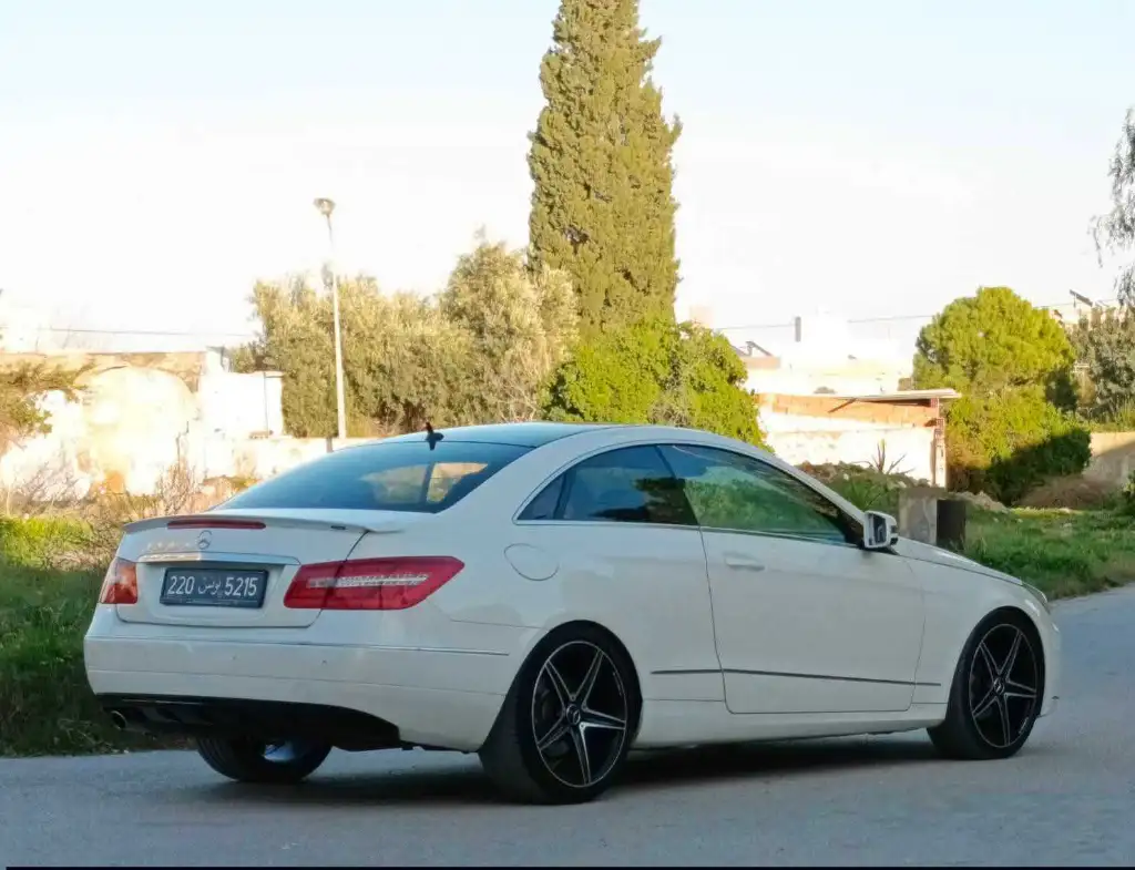 Mercedes-Benz Coupe  E 250 - photo 4
