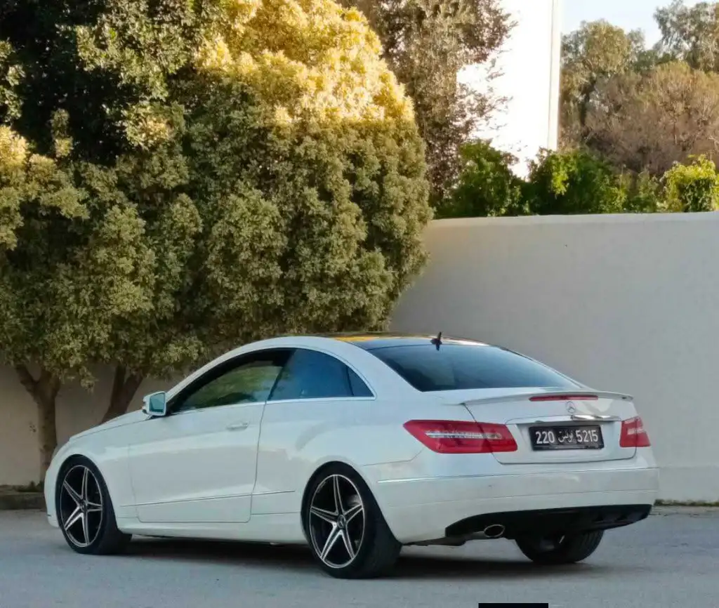 Mercedes-Benz Coupe  E 250 - photo 5