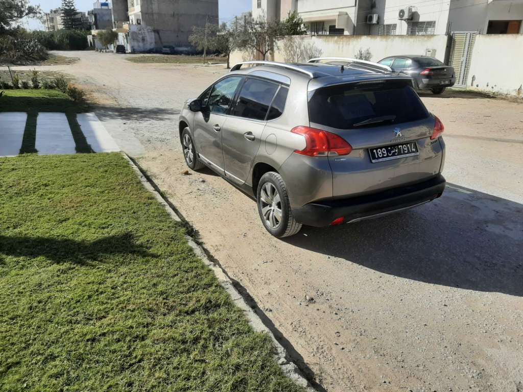 Peugeot 2008 allure ess avec toit panoramique
