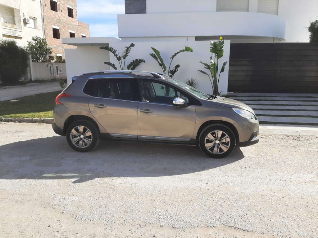 Peugeot 2008 allure ess avec toit panoramique